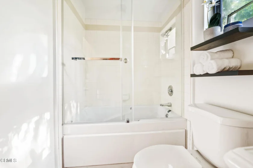 111 S Oak Knoll Avenue #107 photo 38
