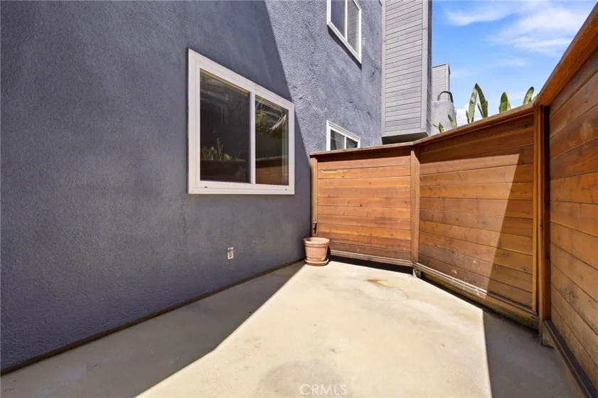 5706 Fair Avenue #104 photo 23