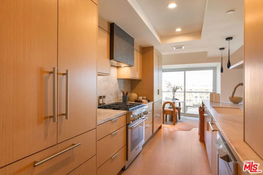 13600 Marina Pointe Drive #604 photo 9