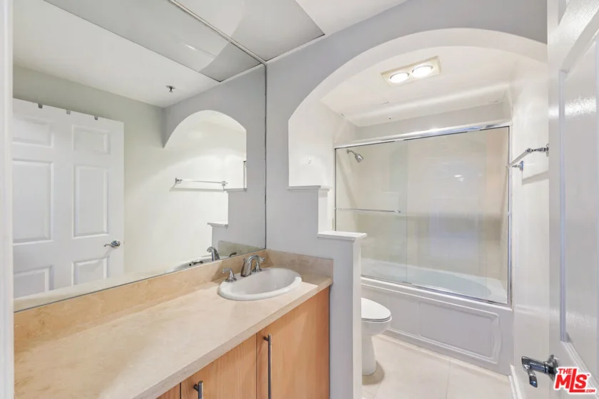 620 S Gramercy Place #320 photo 10