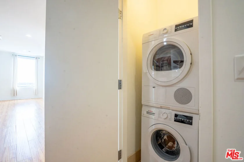 3810 Wilshire Boulevard #1209 photo 16