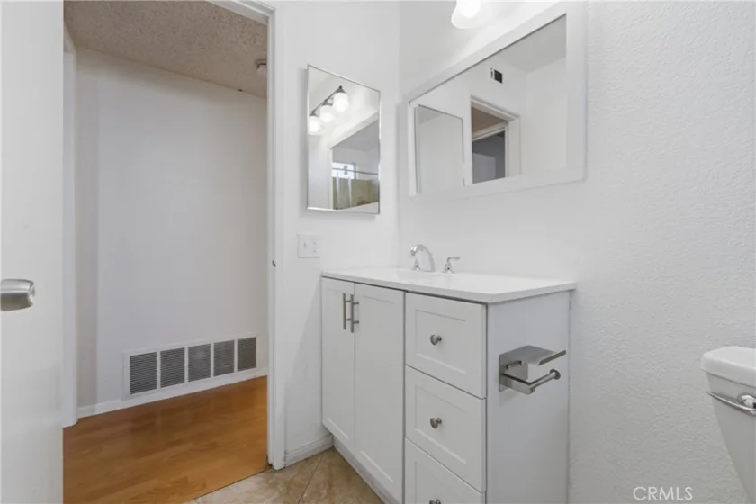 527 S Walnut #3 photo 32