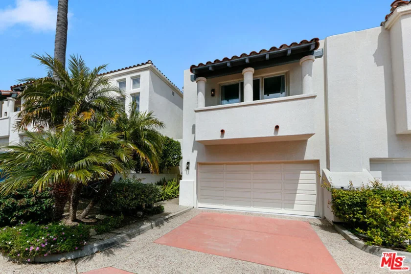 6435 Zumirez Drive #9 photo 2