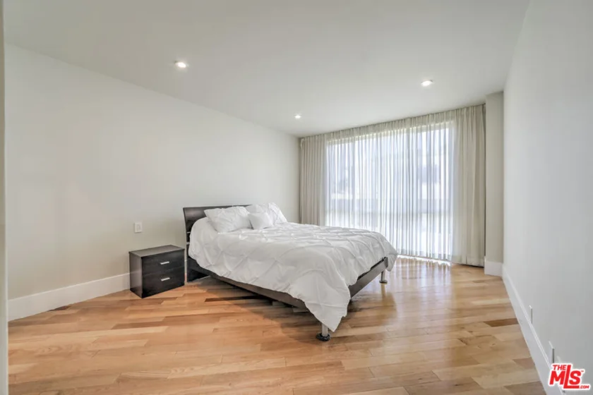 339 N Palm Drive #201 photo 24