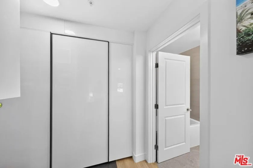 820 S Wilton Place #201 photo 6