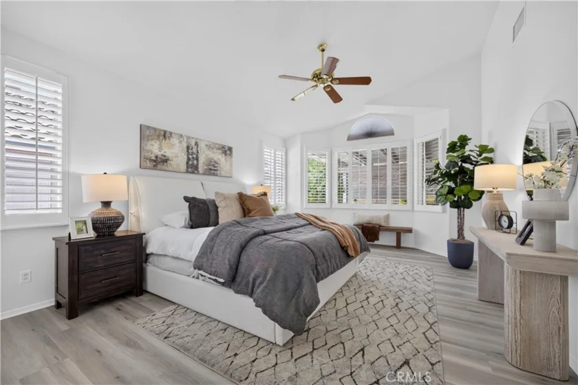 40221 Colony photo 8