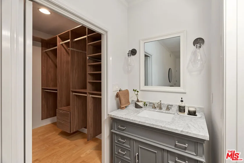 828 N Hudson Avenue #214 photo 15
