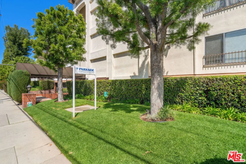 12801 Moorpark Street #116 photo 1