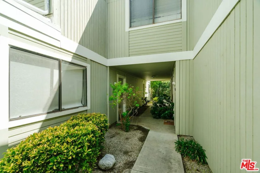 22125 Burbank Boulevard #7 photo 24