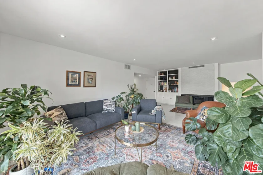 949 N Kings Road #309 photo 6