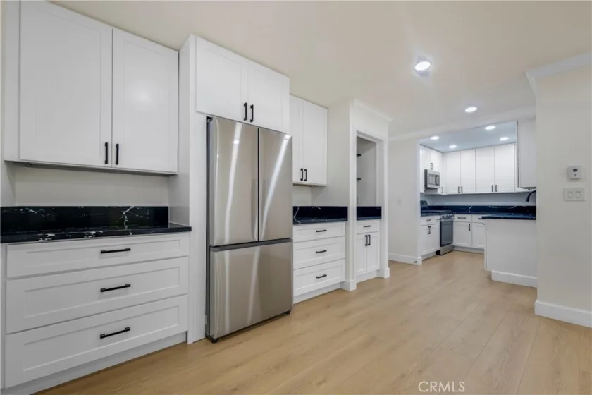 409 Burchett #203 photo 1