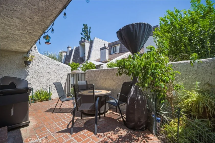 18360 Collins #L photo 4