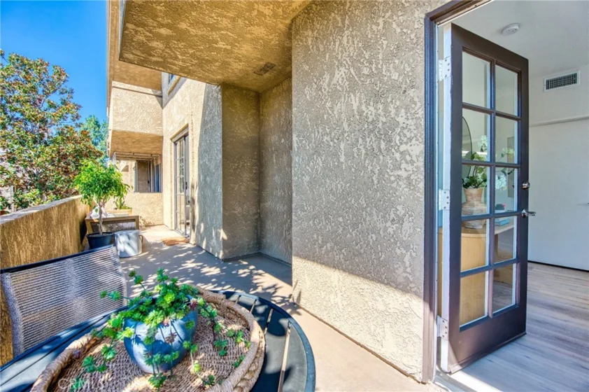 221 S Oak Knoll Avenue #202 photo 24