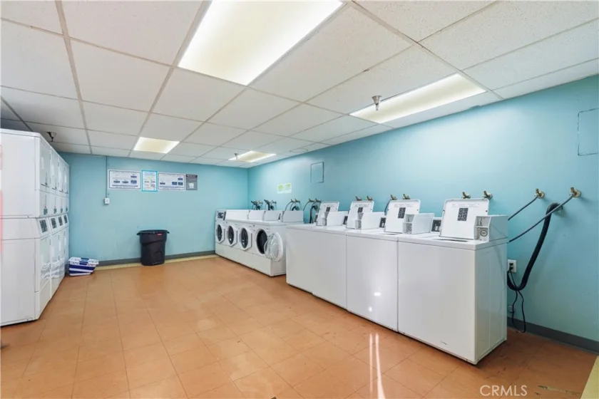 7651 Reseda photo 12
