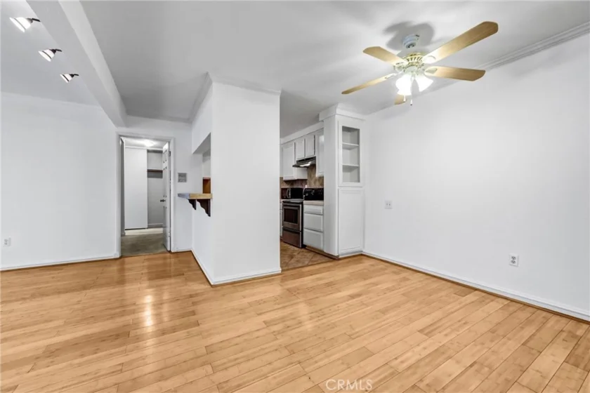 5334 Lindley Avenue #219 photo 4