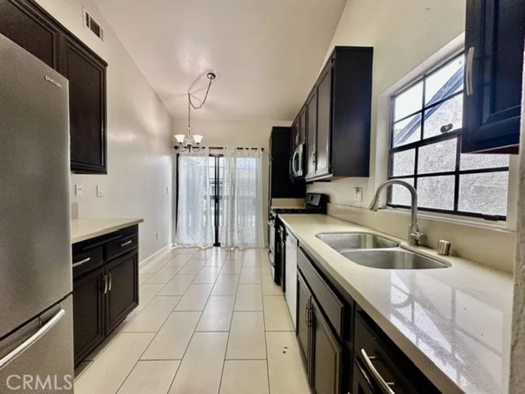 2542 W Macarthur photo 5