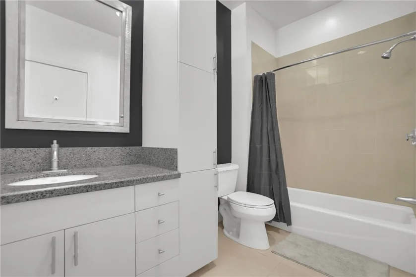 3810 Wilshire Boulevard #1009 photo 15