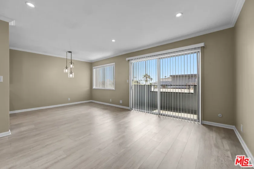 1250 N Kings Road #506 photo 28