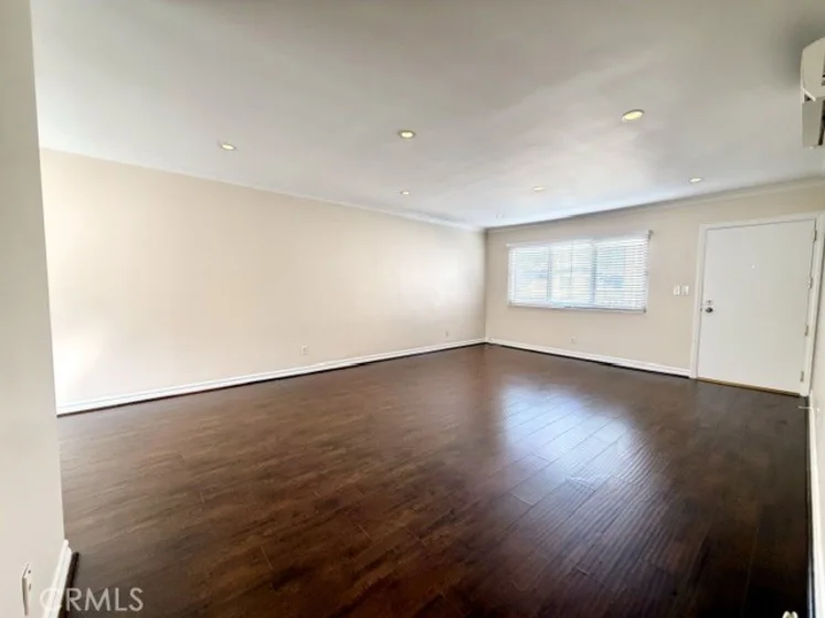 8650 Belford photo 3