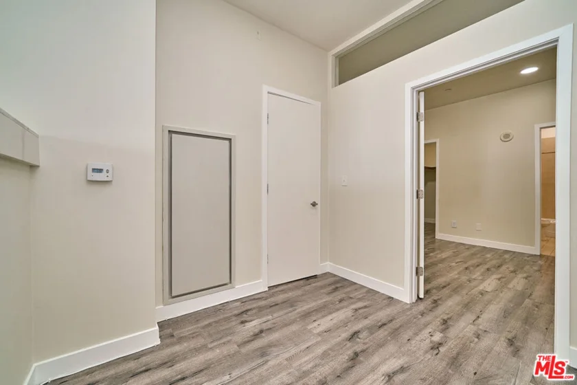 3810 Wilshire Boulevard #1001 photo 20
