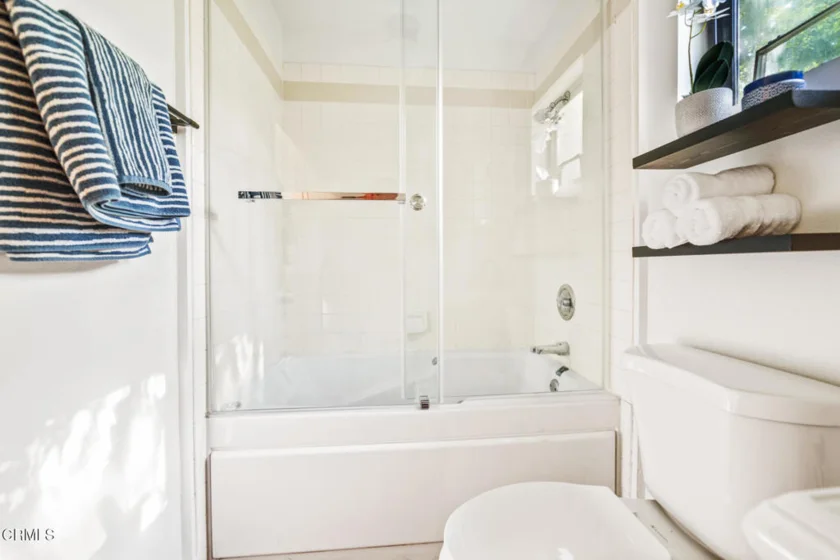 111 S Oak Knoll Avenue #107 photo 37