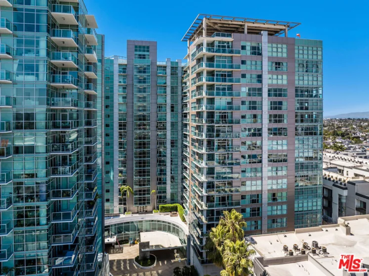 13700 Marina Pointe Drive #1016 photo 19