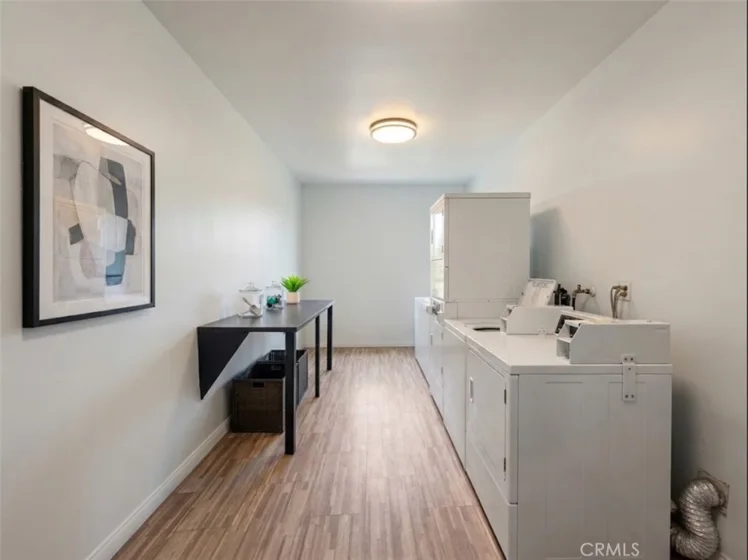 5354 Lindley #204 photo 33