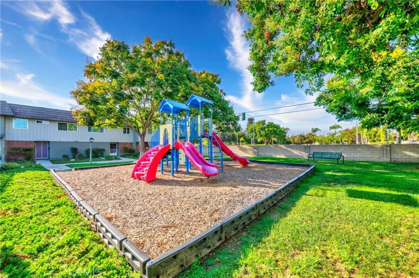 4657 Larwin photo 25