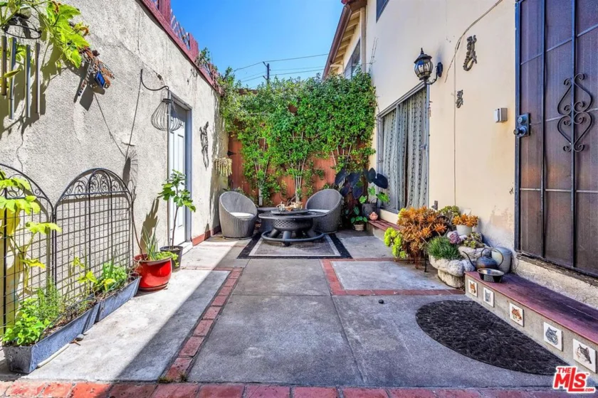 1766 Midvale Avenue photo 4