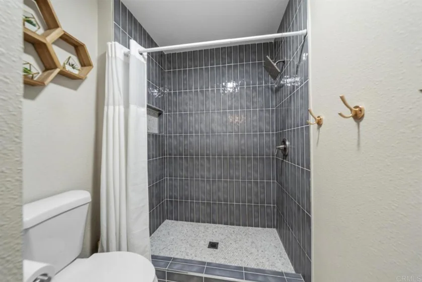 5245 Reservoir Drive photo 23