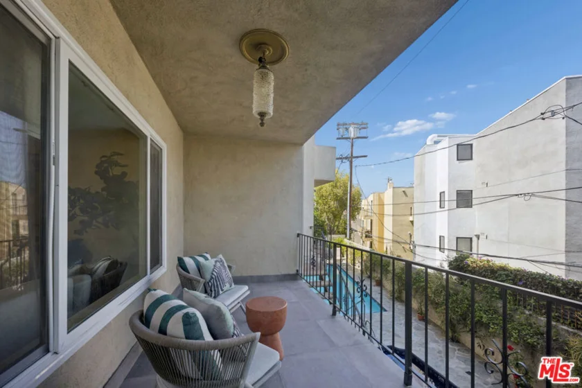 1828 Holmby Avenue #103 photo 11