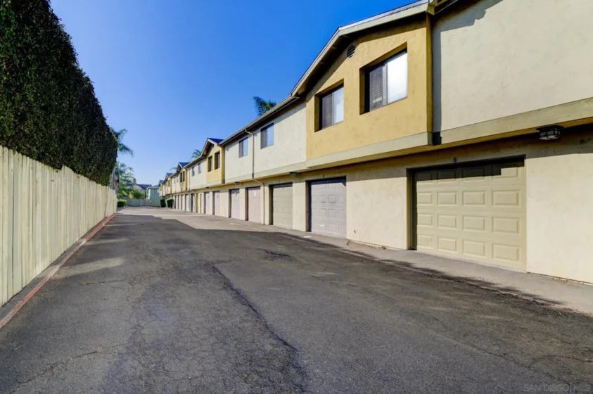 Twin Oaks Avenue #5 photo 25