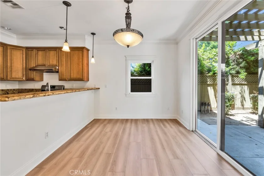 1590 Locust photo 8