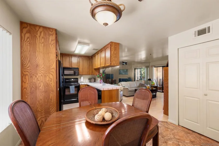 5649 Lake Park #102 photo 4