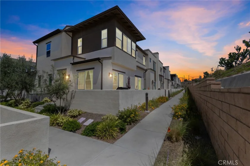 2098 Bluestone photo 8
