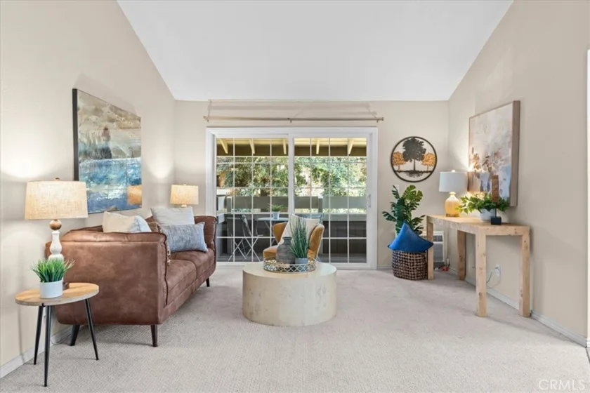 208 Springview photo 1