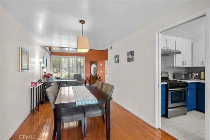 16745 Vanowen photo 8