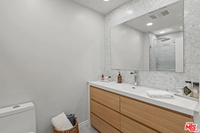 705 Westmount Drive #209 photo 16