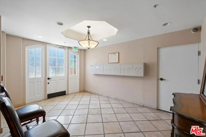1522 S Saltair Avenue #206 photo 16
