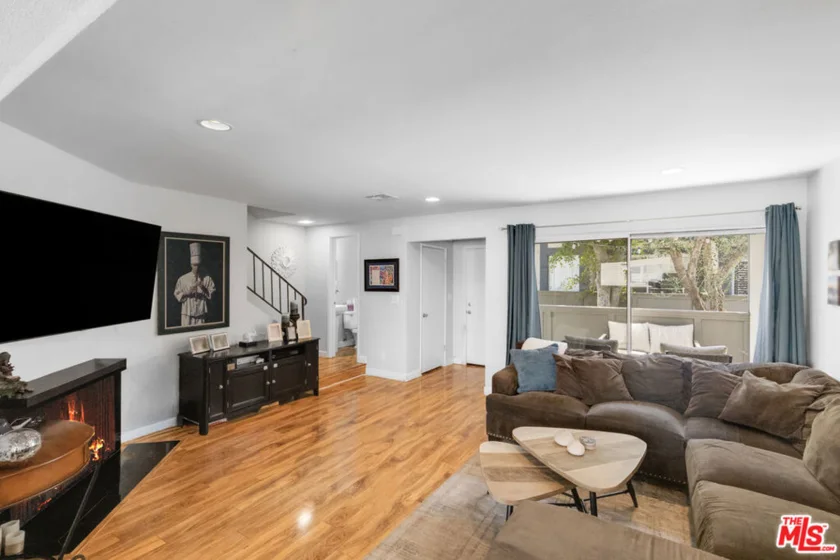 18550 Hatteras Street #100 photo 16
