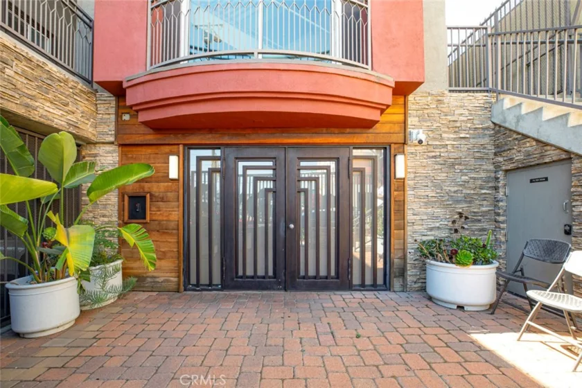 11124 Burbank Boulevard #101 photo 5