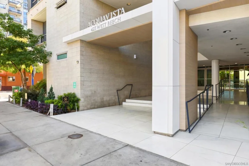 425 W Beech Street #336 photo 30