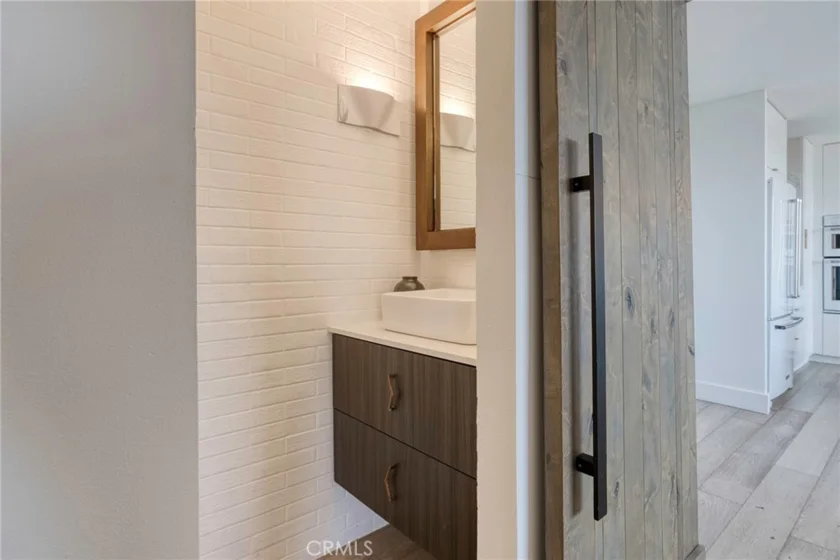 100 S Doheny #707 photo 26