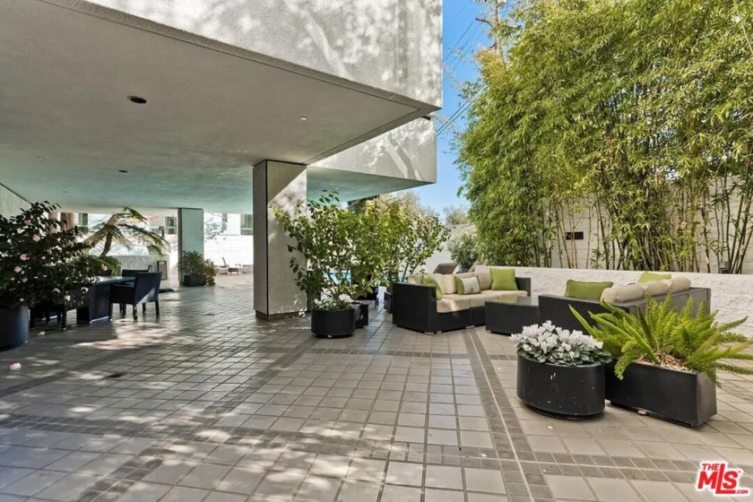 10350 Wilshire Boulevard #1102 photo 28