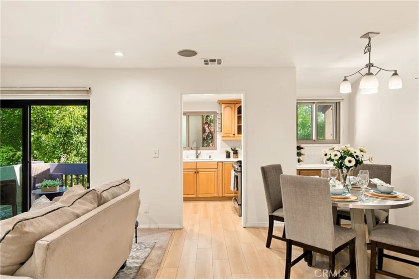 6716 Clybourn photo 8