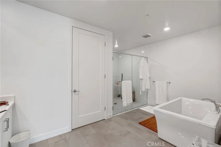 4600 Rivington photo 14
