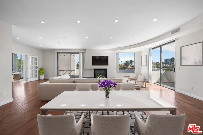 326 Westminster Avenue #404 photo 5
