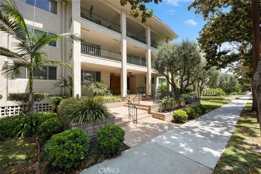 420 S Madison Avenue #301 photo 3