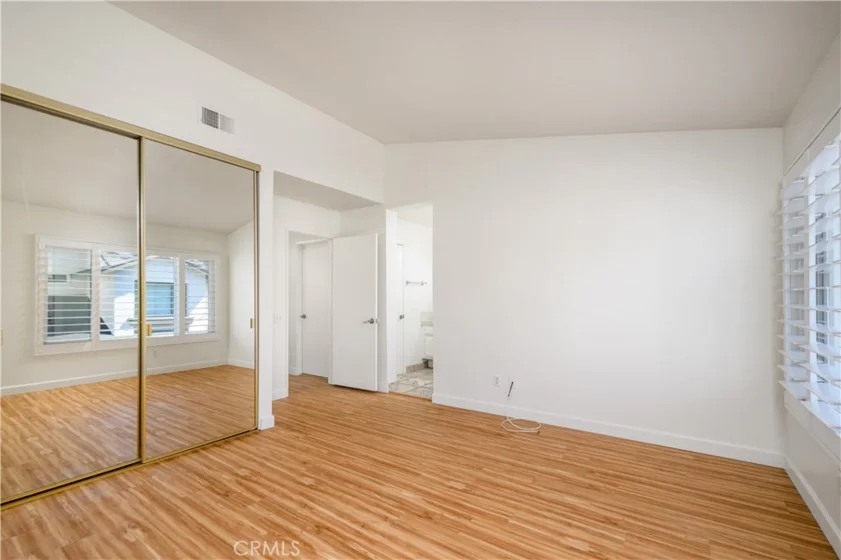 1352 N Mako photo 15