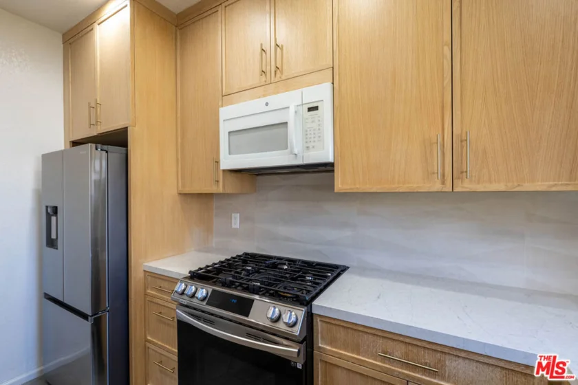 5135 Zelzah Avenue #305 photo 9